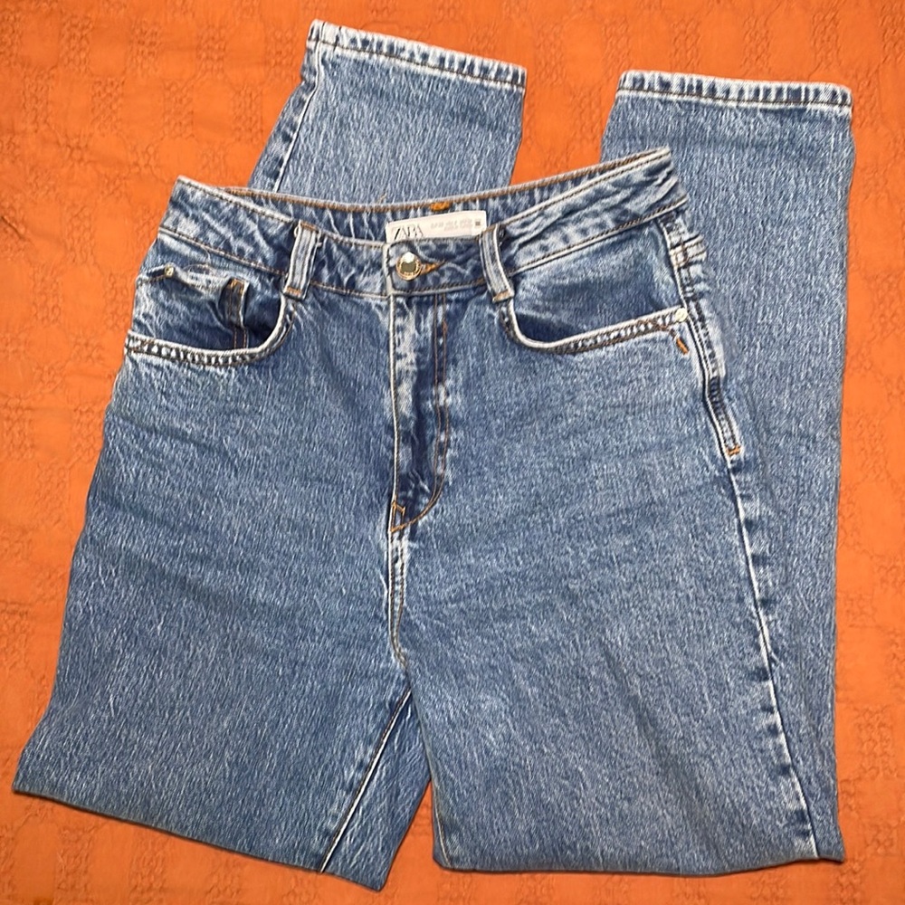 Zara Straight Leg High Waisted Medium Wash Jeans Size 4